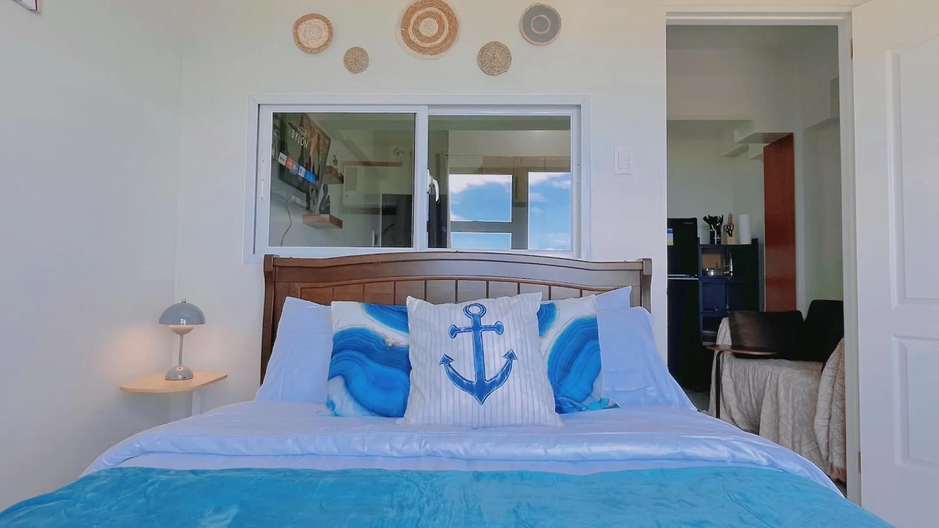 Panglao Luxury Sea View Condo, Pool, Cafe - Suite 519 Dauis Apartment