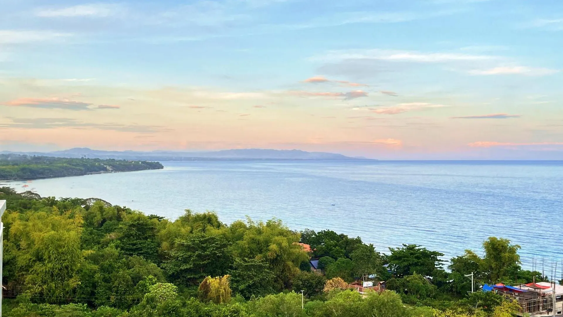 Panglao Luxury Sea View Condo, Pool, Cafe - Suite 519 Dauis