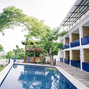 Resort Bluewoods Seaside, Dauis